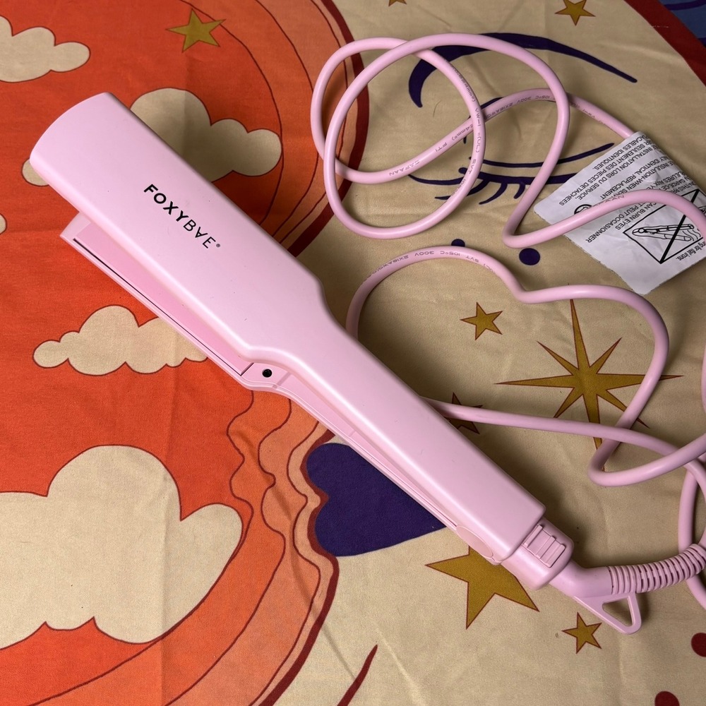 FoxyBae Flat Iron Hair Straightener Lavender Pink Ceramic Plates Swivel Cord